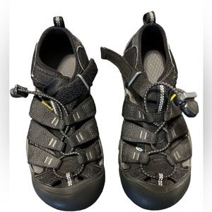 Keen hiking sandals nwot